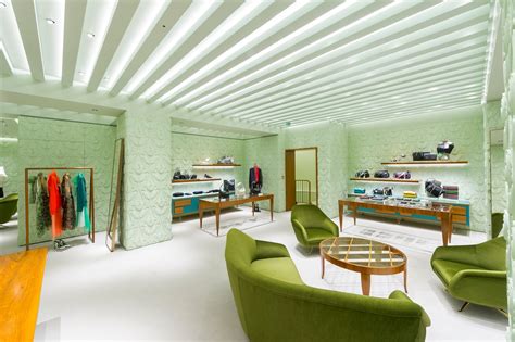 prada store location